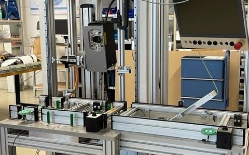Robotertechnik: Laserbeschriftungs­anlage für Elektromotoren