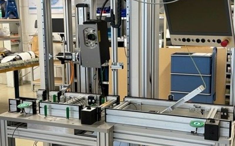 Robotertechnik: Laserbeschriftungs&shy;anlage für Elektromotoren